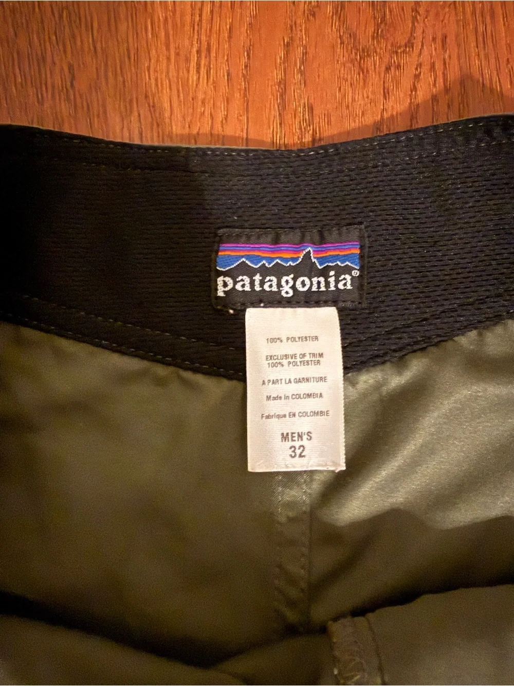 Patagonia Mens 32 Olive Green Wavefarer Boardshorts Swim Trunks Cargo Pocket